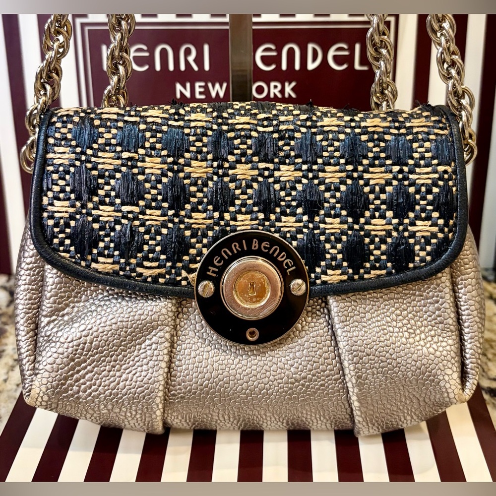 VTG. HENRI BENDEL Crossbody/Bag Metallic Silver Pebbled Leather & Silver Chain
